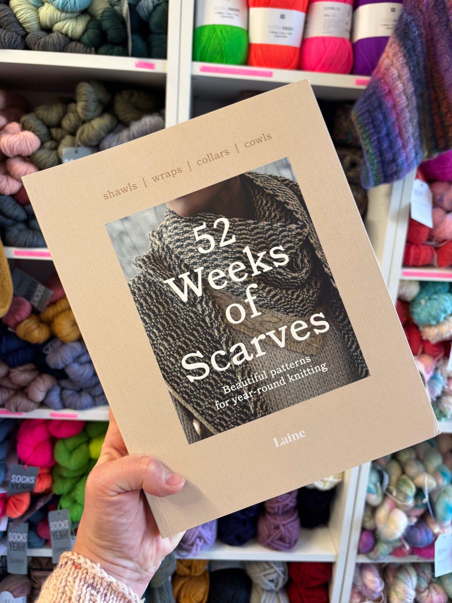 52 Weeks of Scarves - By Laine Publishing